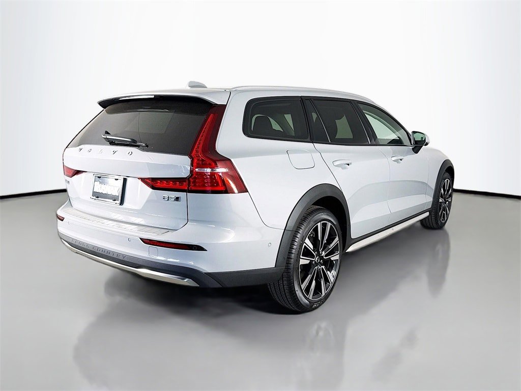 Certified 2026 Volvo V60 B5 Cross Country Ultra w/ Climate Package AWD/4WD image 7