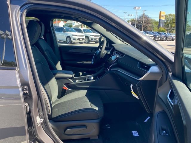 New 2025 Jeep Grand Cherokee L Laredo w/ Luxury Tech Group I image 28