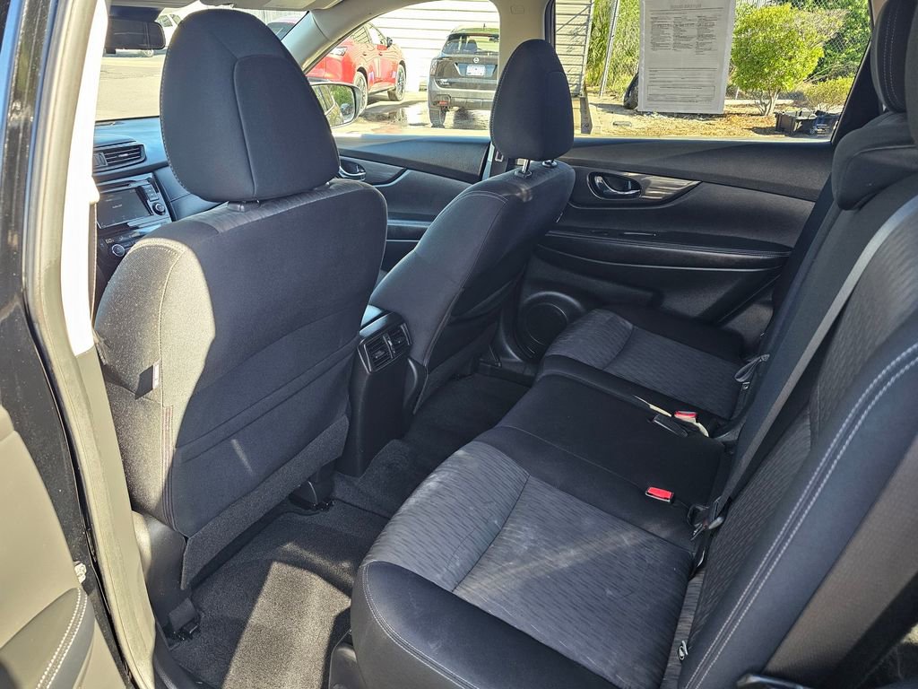 Used 2020 Nissan Rogue SV image 11