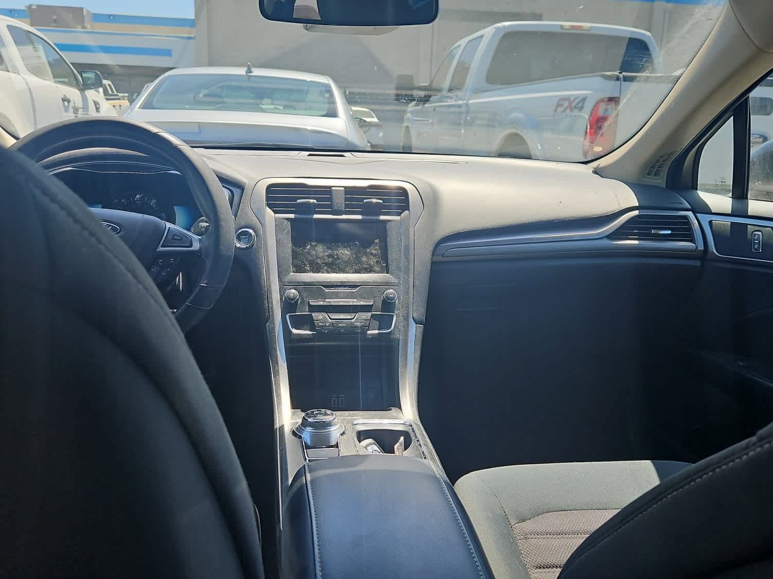 Used 2019 Ford Fusion SE FWD image 10