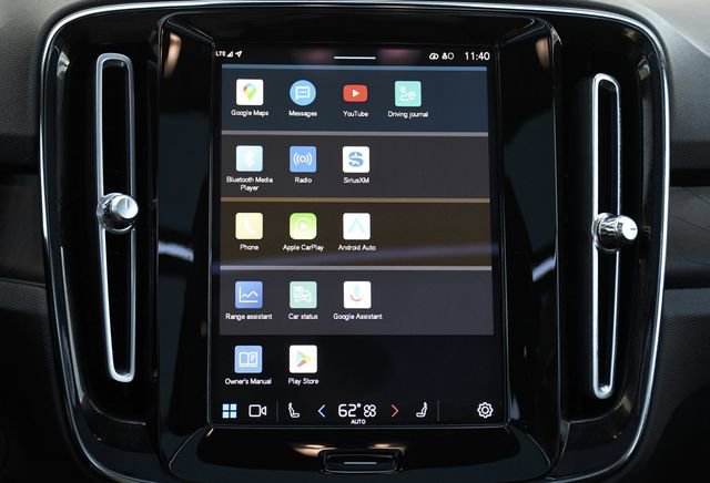 Used 2023 Volvo XC40 Recharge Plus image 18