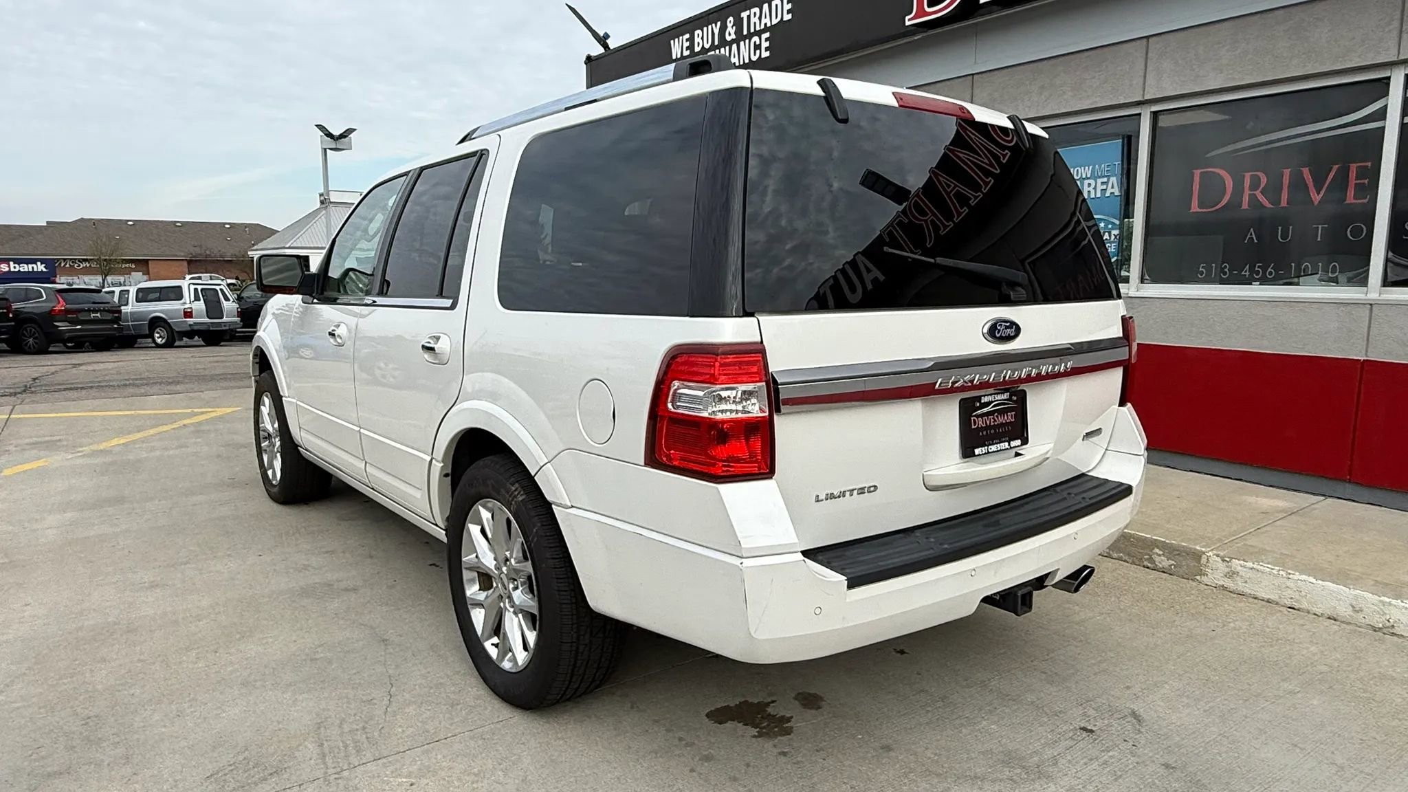 Used 2016 Ford Expedition Limited w/ Equipment Group 301A AWD/4WD image 4