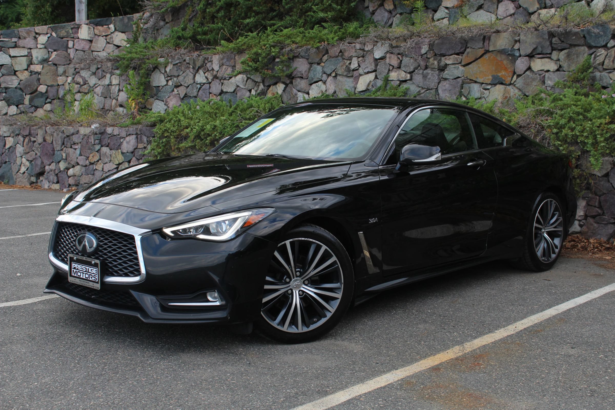 Used 2019 INFINITI Q60 3.0t Luxe w/ Essential Package AWD/4WD image 2