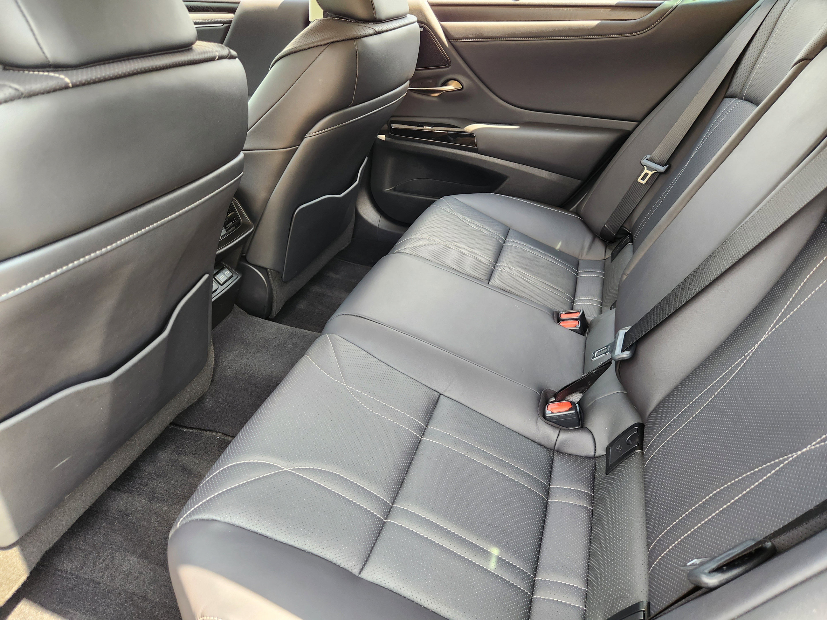 Used 2024 Lexus ES 350 Ultra Luxury w/ Accessory Package (Z2) FWD image 25