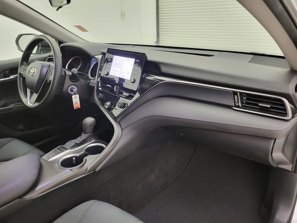 Used 2022 Toyota Camry LE image 32