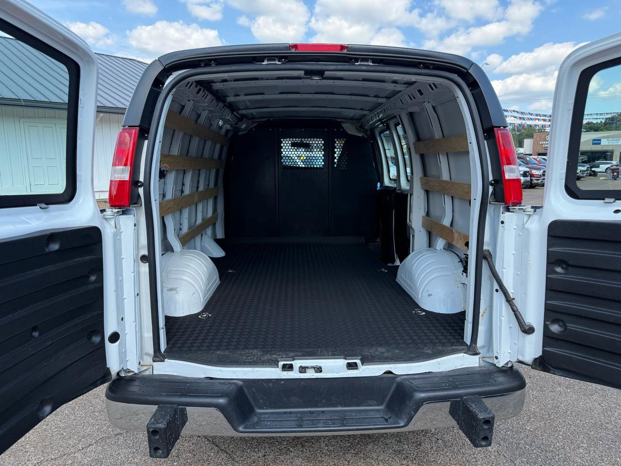 Used 2023 GMC Savana 2500 w/ Driver Convenience Package RWD image 7