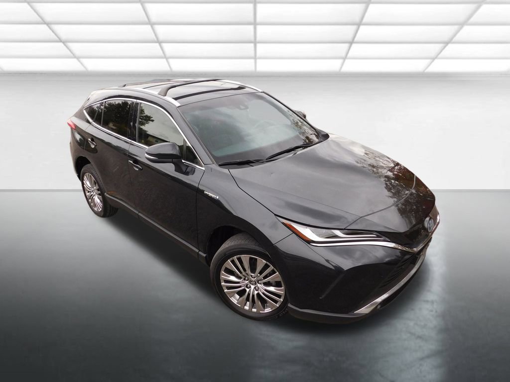 Used 2021 Toyota Venza XLE w/ Softex Package image 2