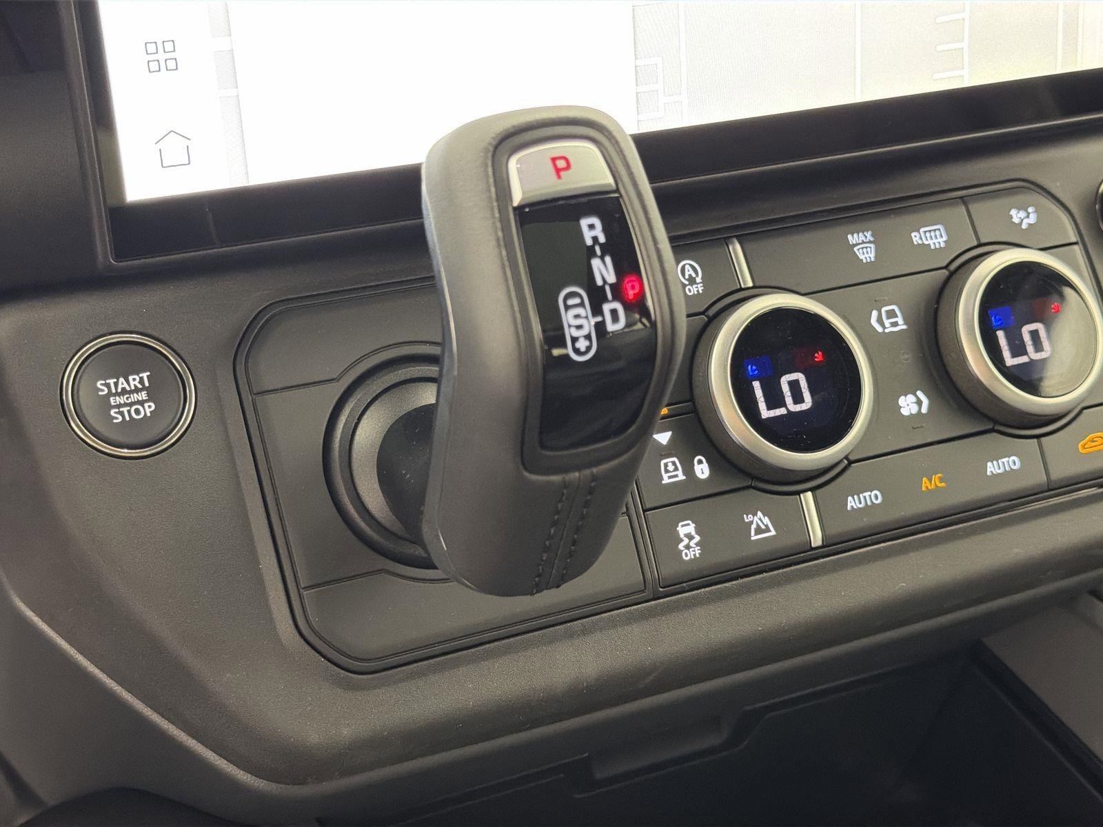 New 2026 Land Rover Defender 110 X-Dynamic SE image 15