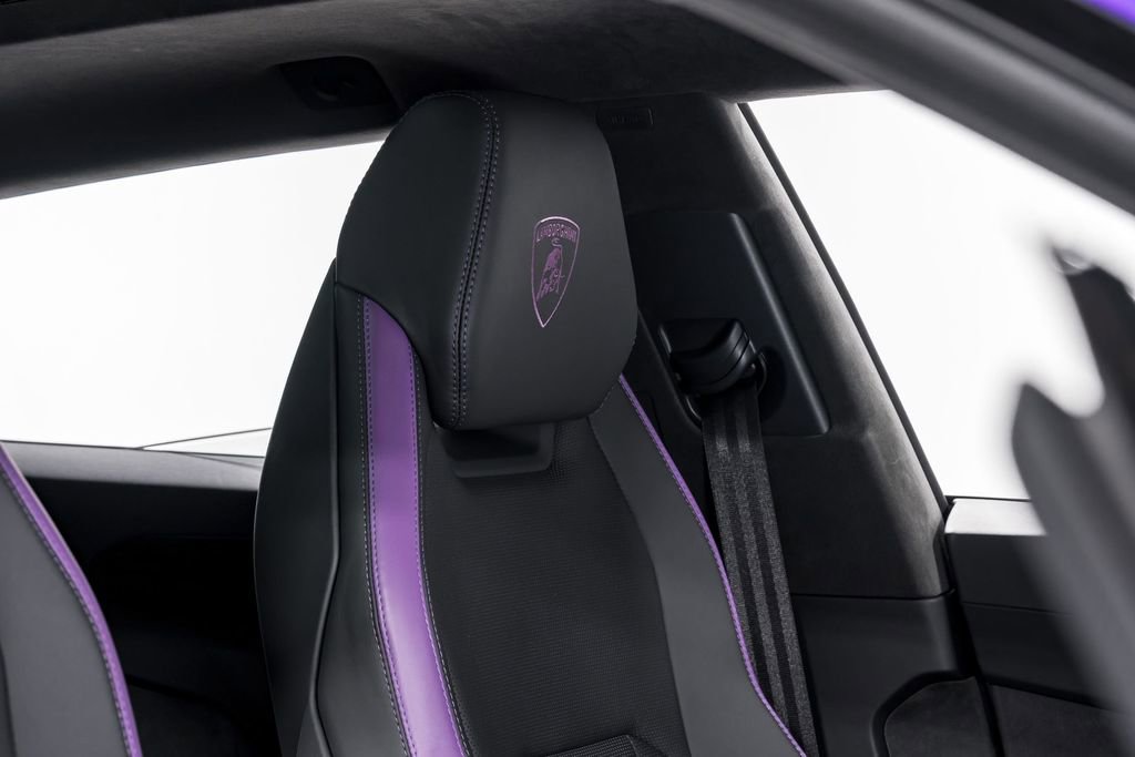 Used 2025 Lamborghini Urus SE AWD/4WD image 39