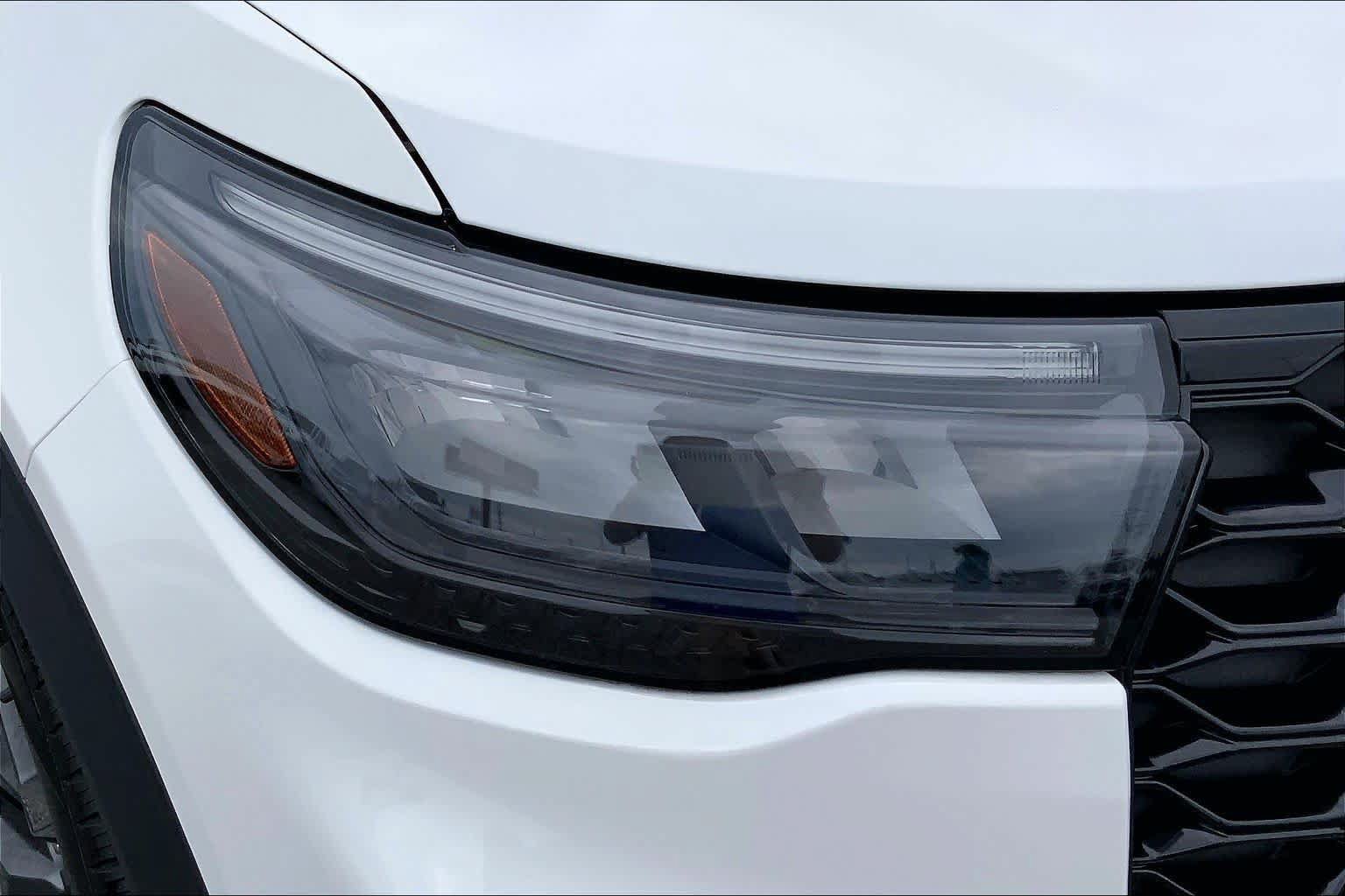 Certified 2025 Ford Explorer ST-Line w/ Premium Package RWD image 27