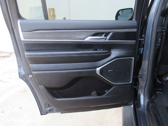 Used 2024 Jeep Wagoneer Series II w/ Flexible Seating Group image 19