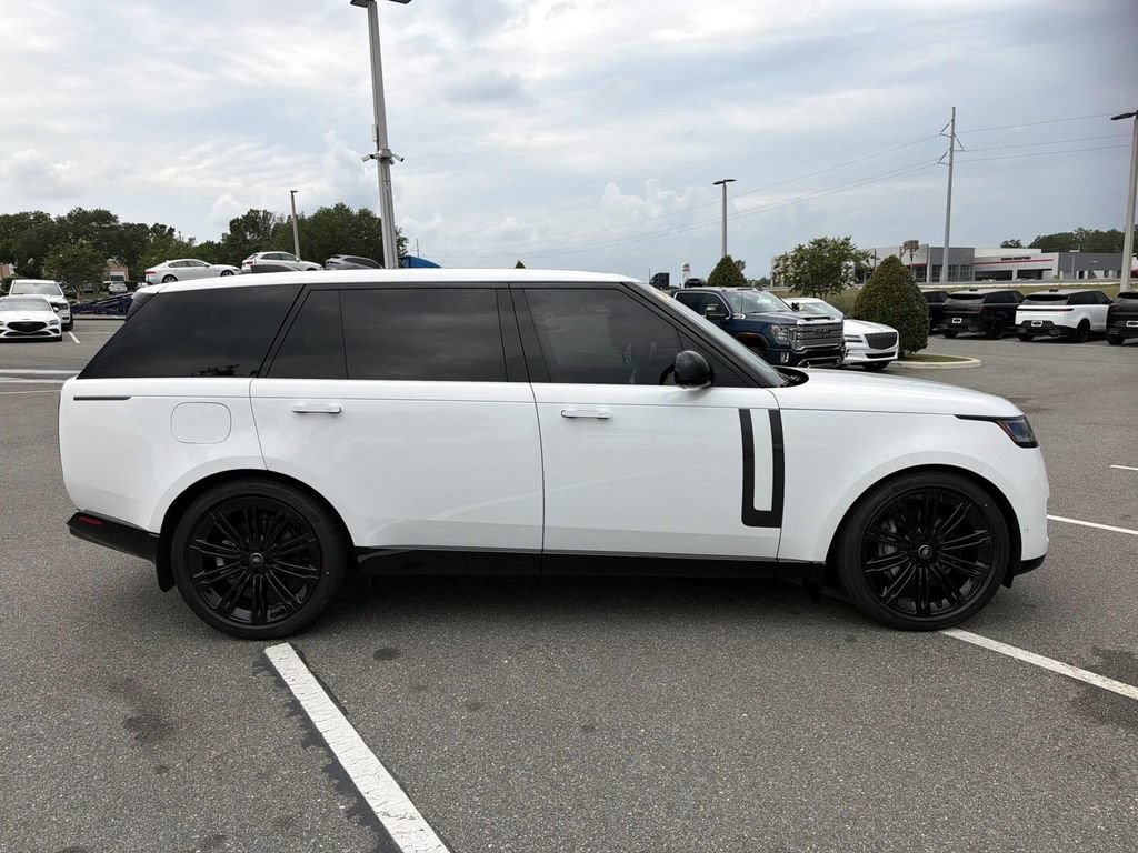 Used 2025 Land Rover Range Rover Long Wheelbase SE AWD/4WD image 6
