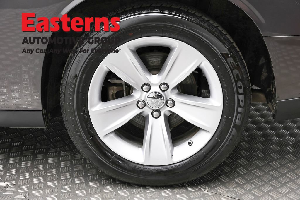 Used 2023 Dodge Challenger SXT image 8