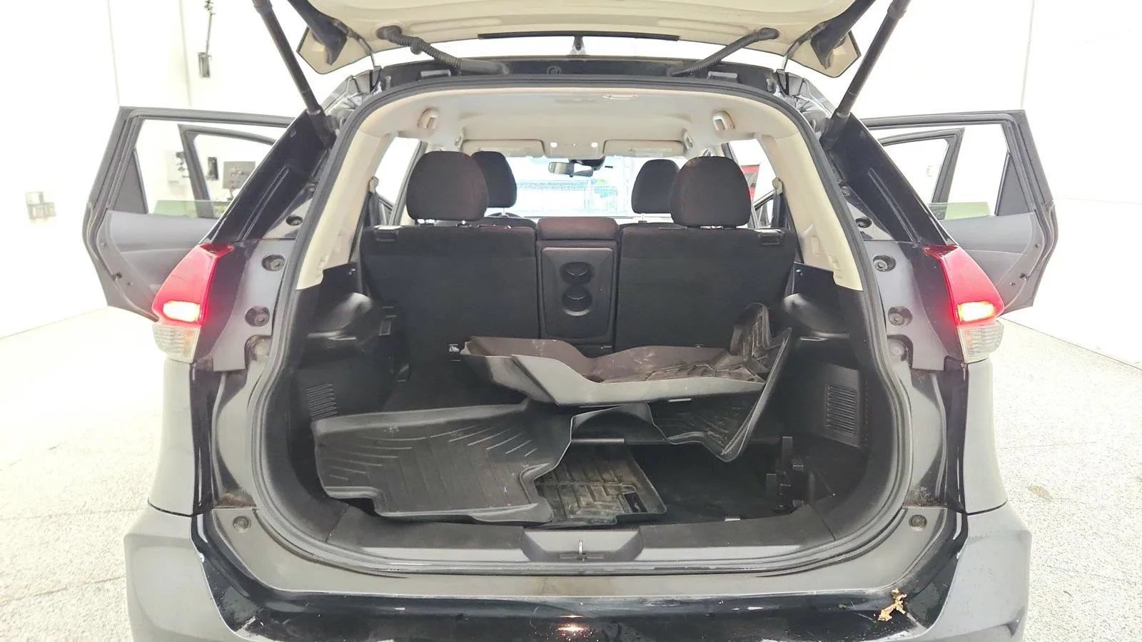 Used 2020 Nissan Rogue SV AWD/4WD image 19