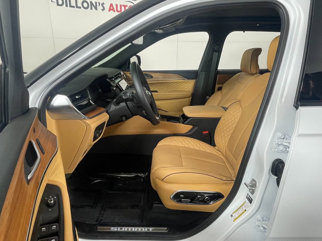 Used 2025 Jeep Grand Cherokee Summit image 13