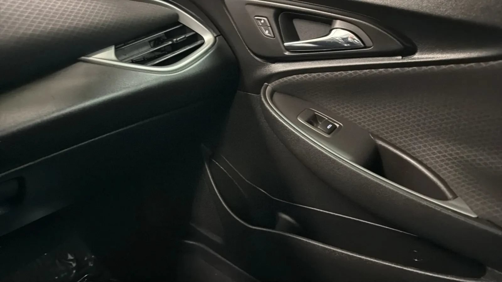 Used 2017 Chevrolet Malibu LS w/ LPO, Convenience Package 1 FWD image 16