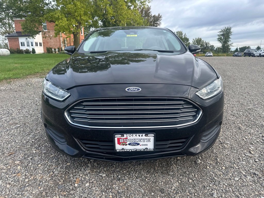 Used 2016 Ford Fusion SE FWD image 2