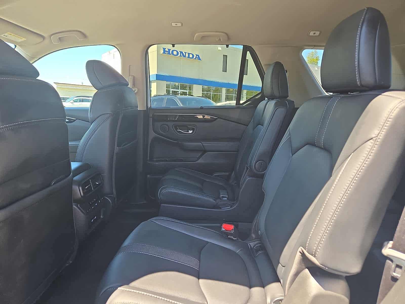 Used 2023 Honda Pilot EX-L image 11