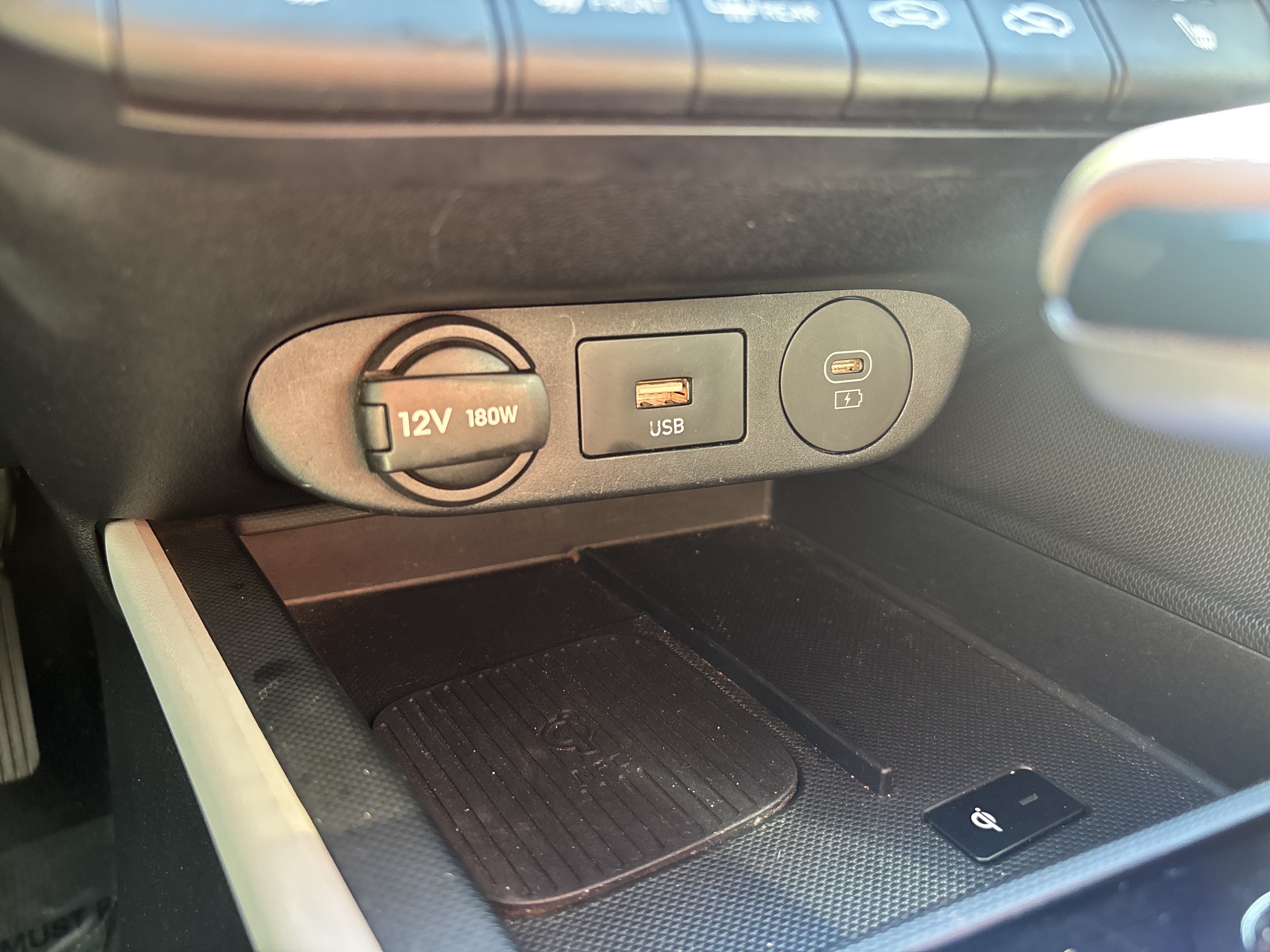 Used 2025 Hyundai Elantra Limited FWD image 16