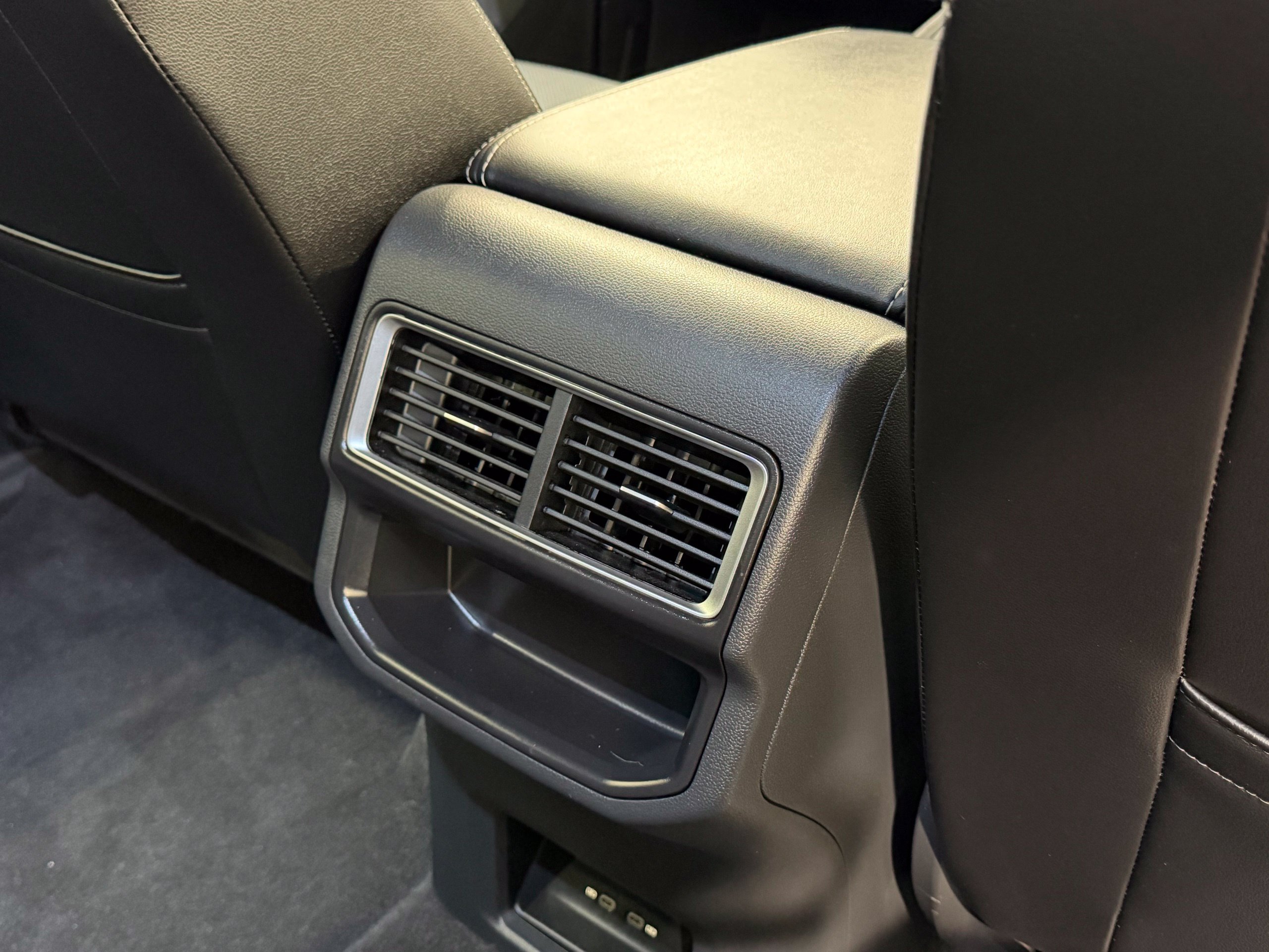 Certified 2024 Volkswagen Atlas Cross Sport SE FWD image 38