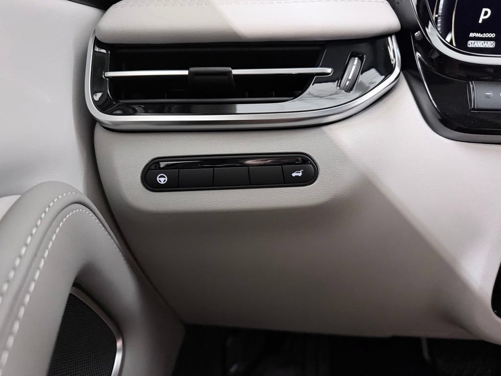 New 2027 INFINITI QX60 Luxe FWD image 24