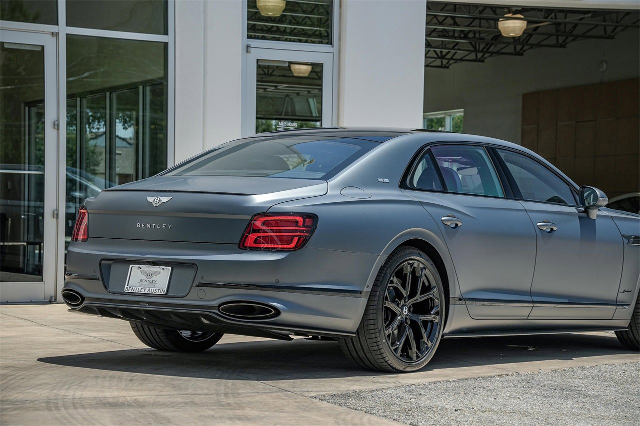 New 2025 Bentley Flying Spur Plug-In Hybrid image 12