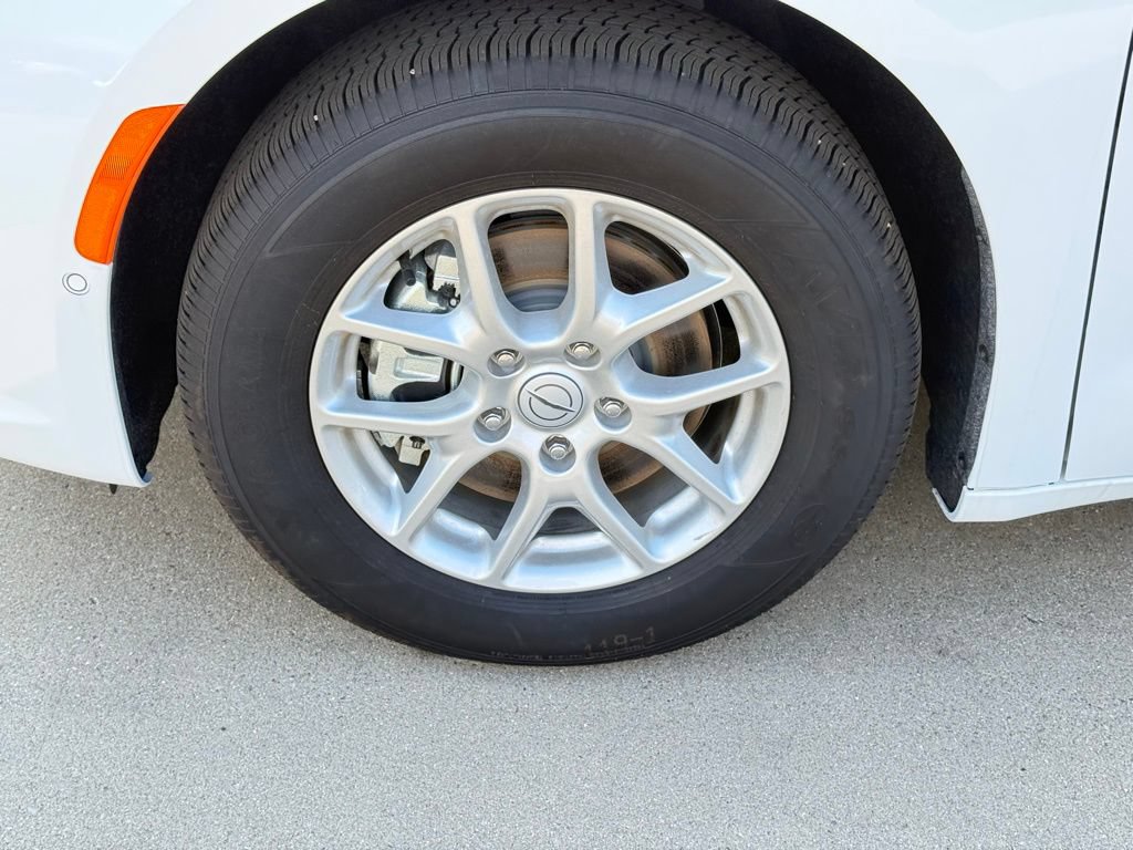 New 2025 Chrysler Pacifica Select FWD image 12