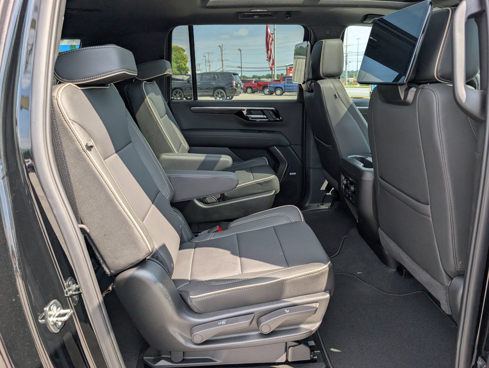 New 2026 Chevrolet Suburban Premier AWD/4WD image 9