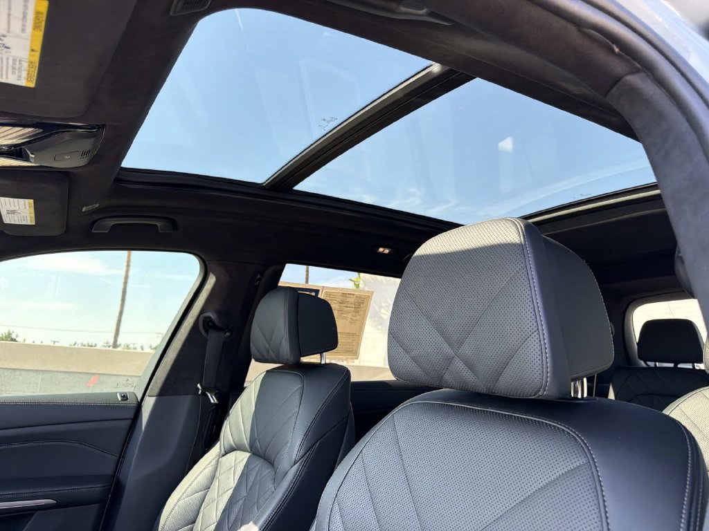 Used 2024 BMW X7 xDrive40i w/ M Sport Package AWD/4WD image 21