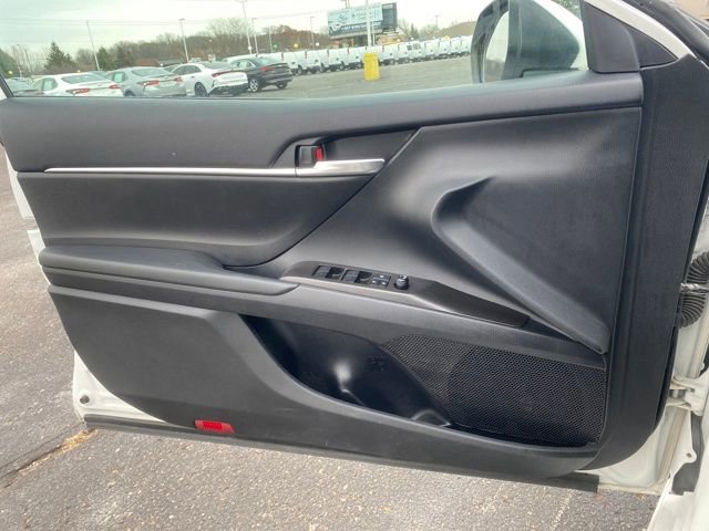 Used 2022 Toyota Camry SE image 16