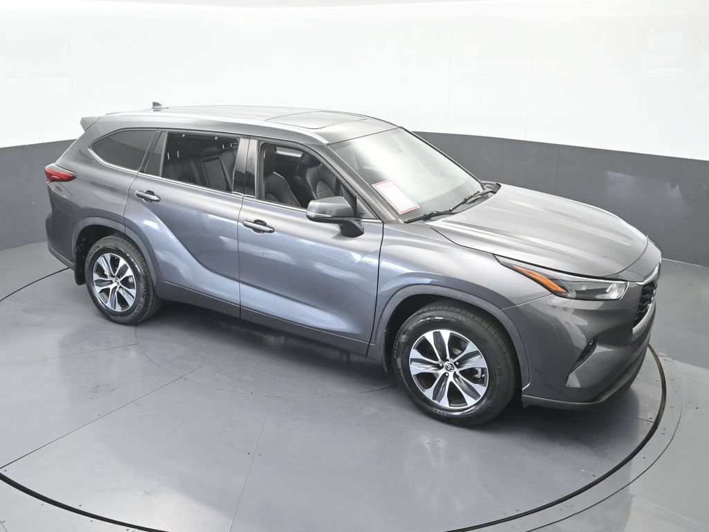 Used 2022 Toyota Highlander XLE AWD/4WD image 53