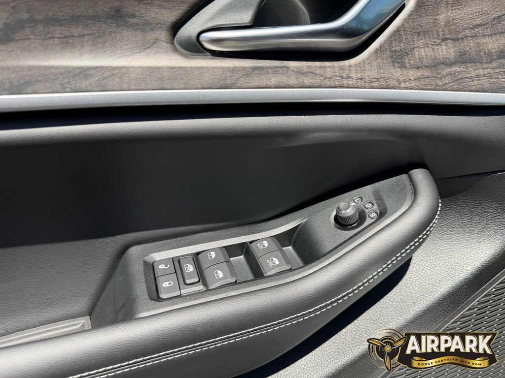 New 2026 Jeep Grand Cherokee Altitude RWD image 20