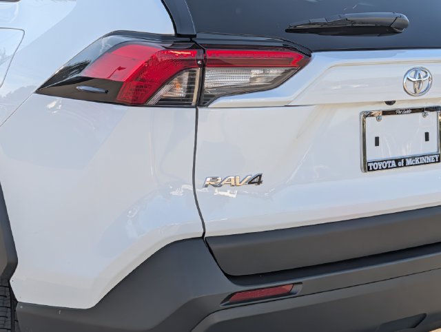 Certified 2025 Toyota RAV4 LE AWD/4WD image 8