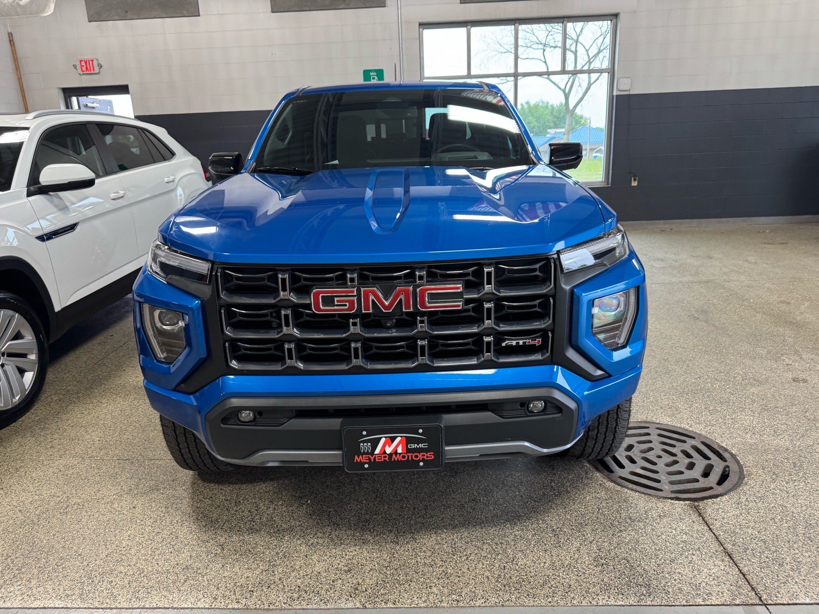 Used 2023 GMC Canyon AT4 w/ AT4 Premium Package AWD/4WD image 2