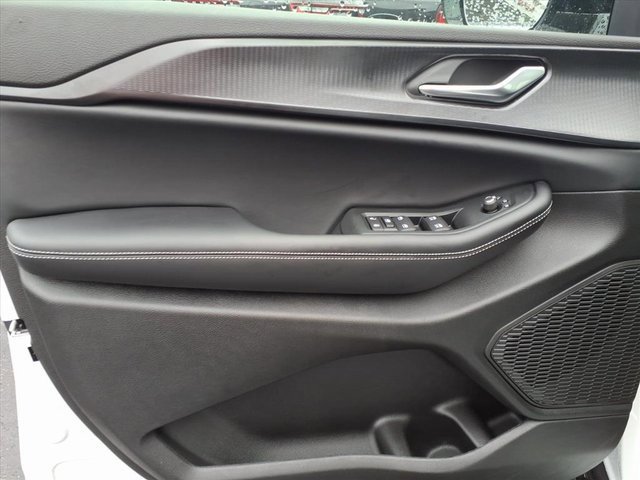 New 2025 Jeep Grand Cherokee Altitude image 9