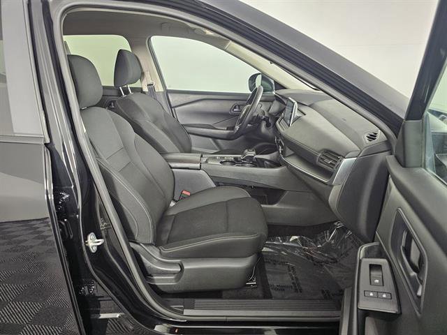 Used 2024 Nissan Rogue S image 12