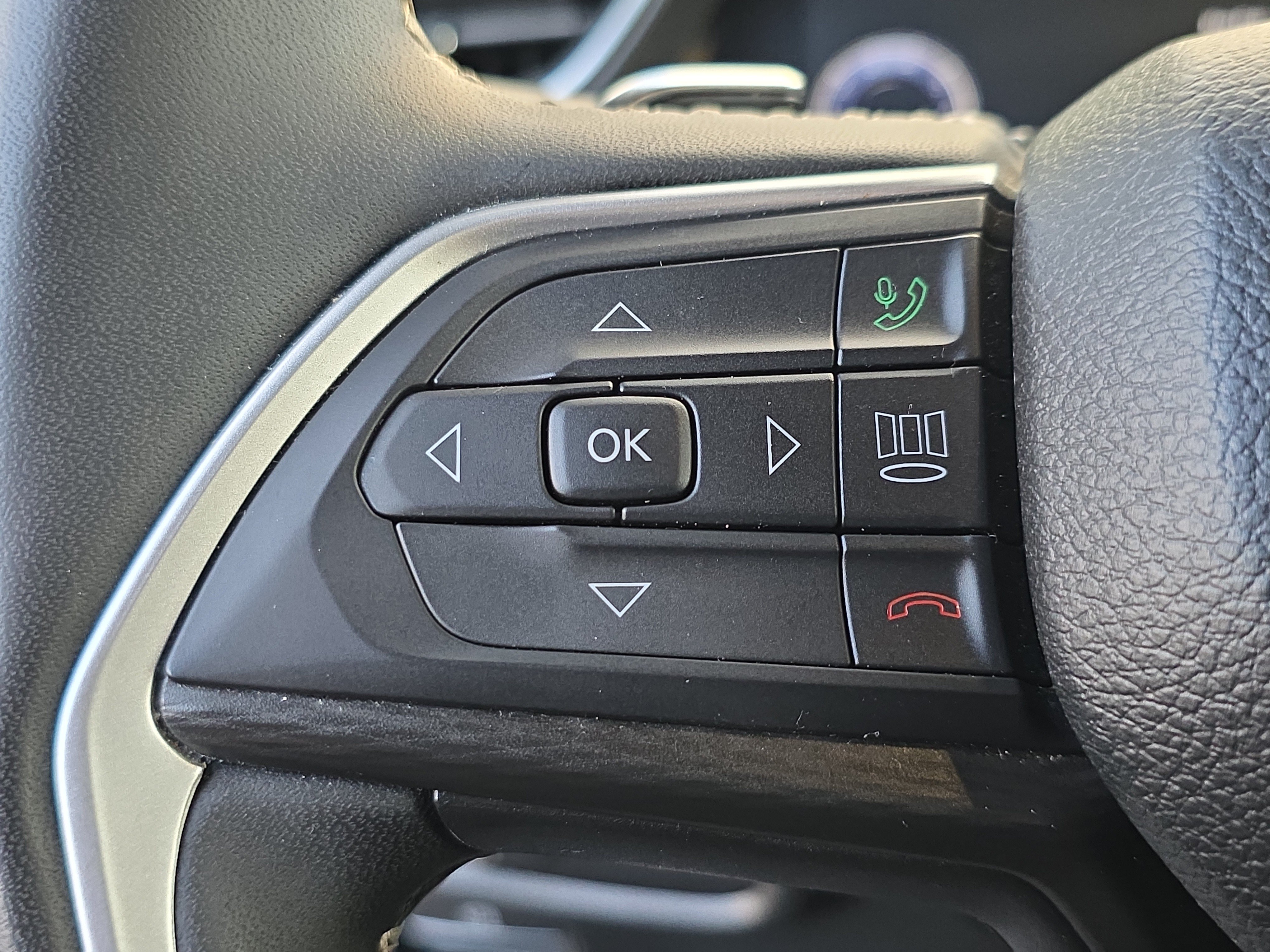 Used 2023 Jeep Grand Cherokee L Laredo RWD image 26