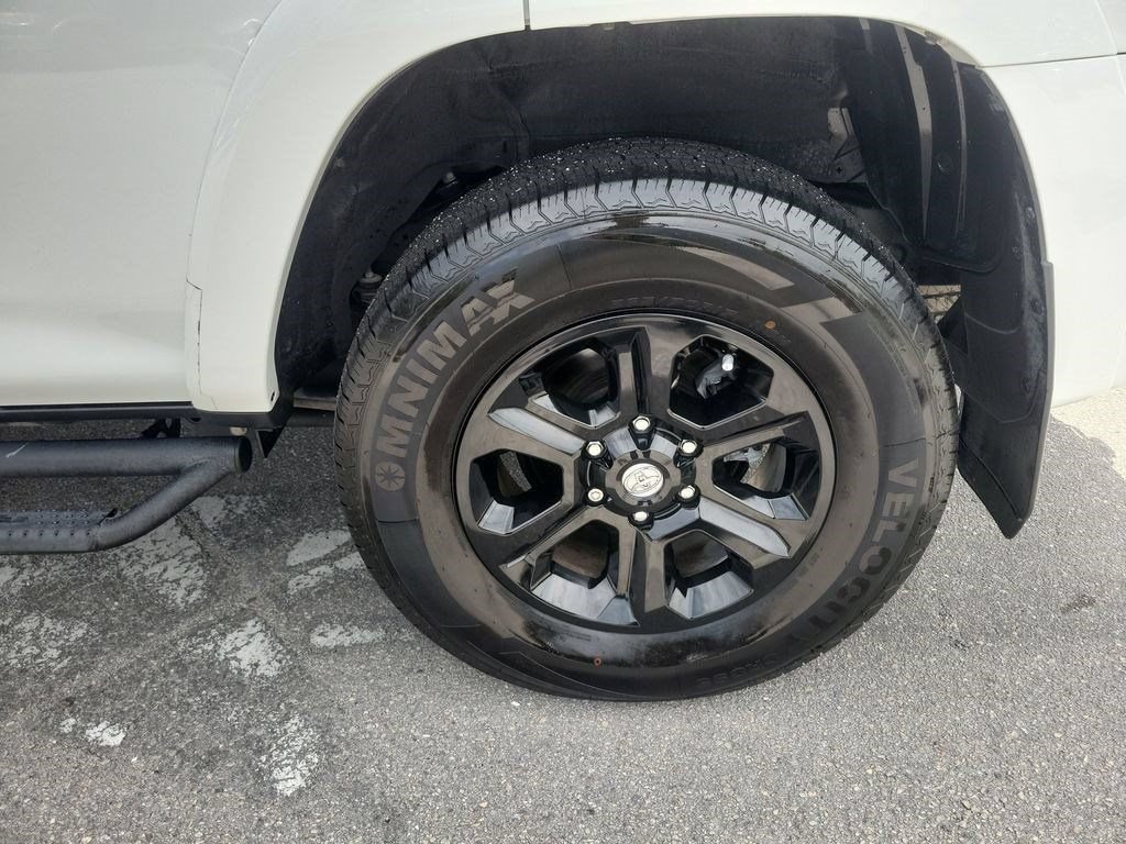 Used 2024 Toyota 4Runner SR5 Premium w/ Moonroof Package RWD image 30