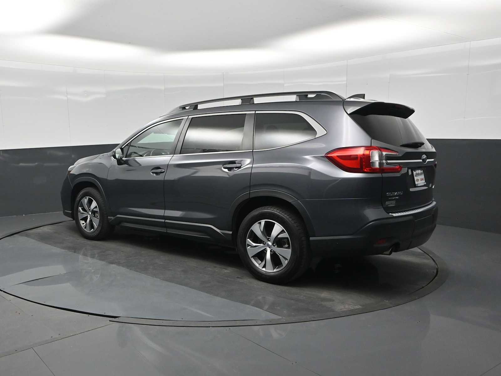 Used 2023 Subaru Ascent Premium w/ Convenience Package image 6
