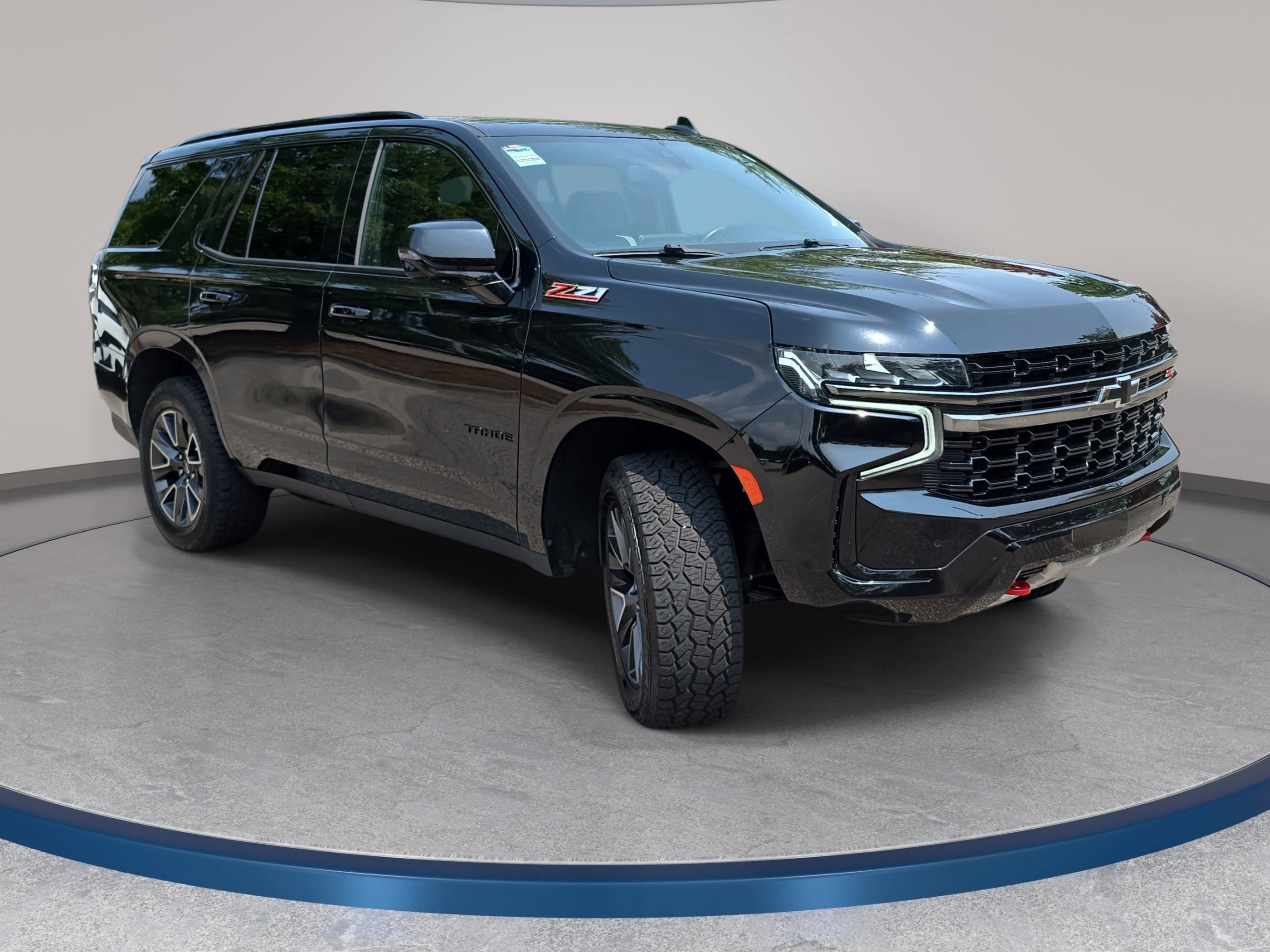 Used 2022 Chevrolet Tahoe Z71 w/ Luxury Package AWD/4WD image 3