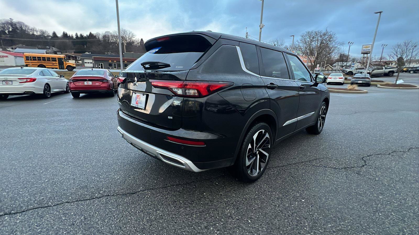 Used 2024 Mitsubishi Outlander SE image 4