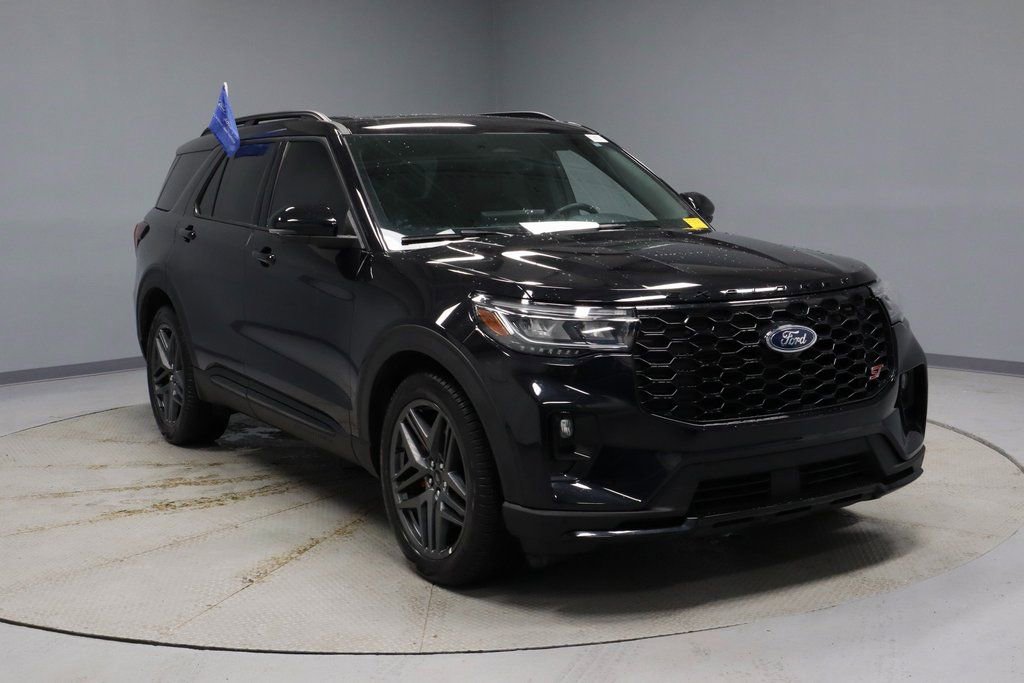 Certified 2025 Ford Explorer ST image 1