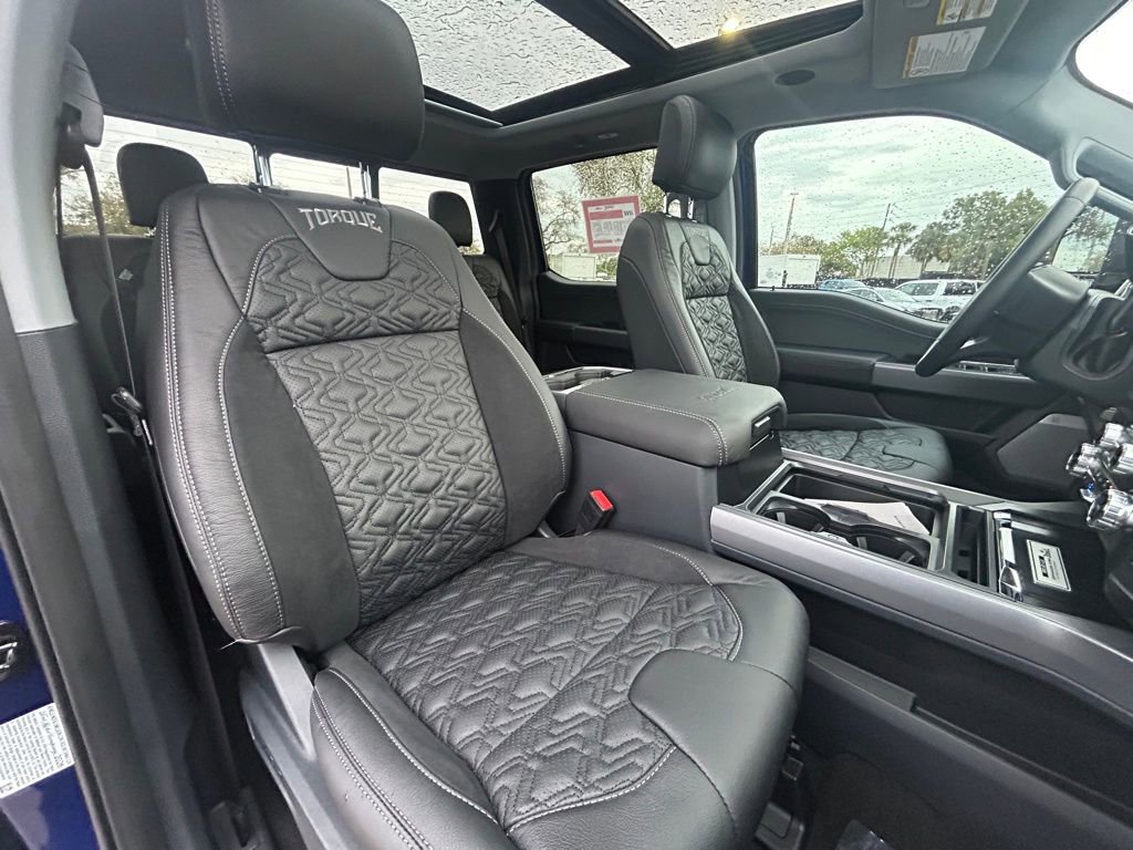 New 2026 Ford F250 Lariat w/ Black Appearance Package image 32