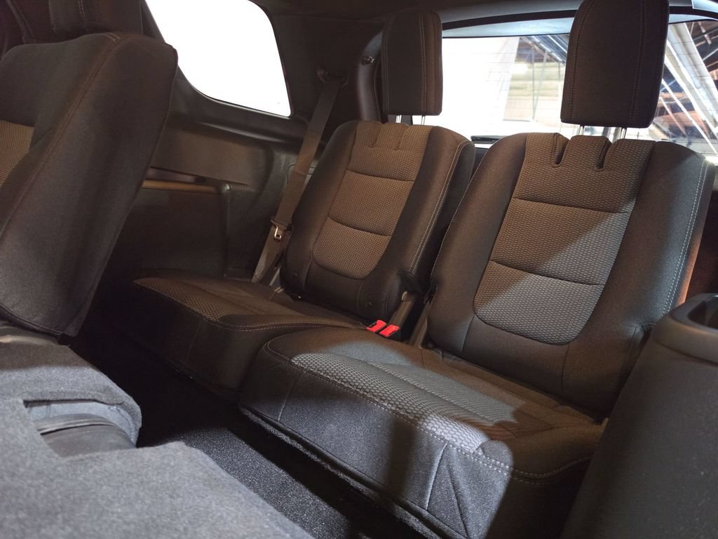 Used 2018 Ford Explorer XLT AWD/4WD image 24