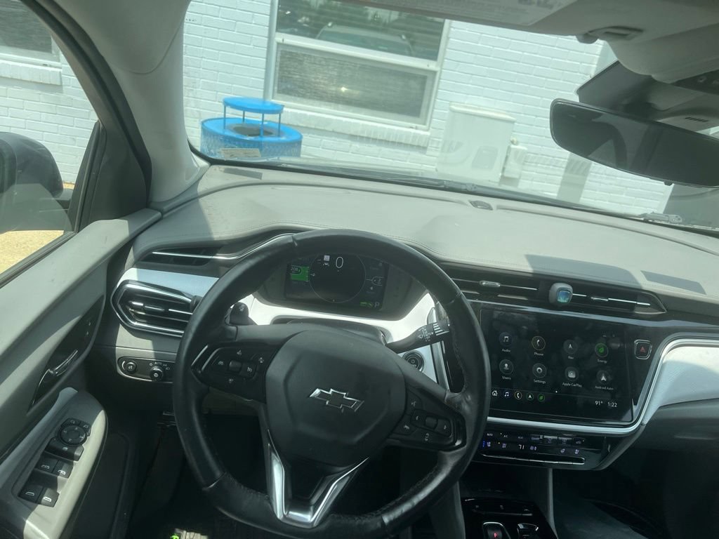 Used 2023 Chevrolet Bolt EUV Premier w/ Sun & Sound Package FWD image 6
