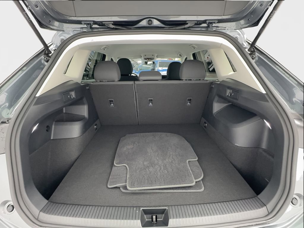 Used 2025 Volkswagen Tiguan S FWD image 16