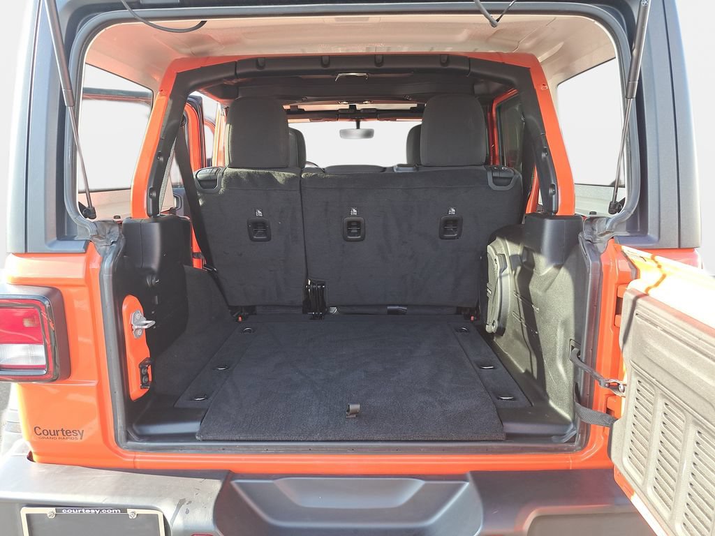 Certified 2023 Jeep Wrangler Unlimited Rubicon w/ Cold Weather Group AWD/4WD image 13