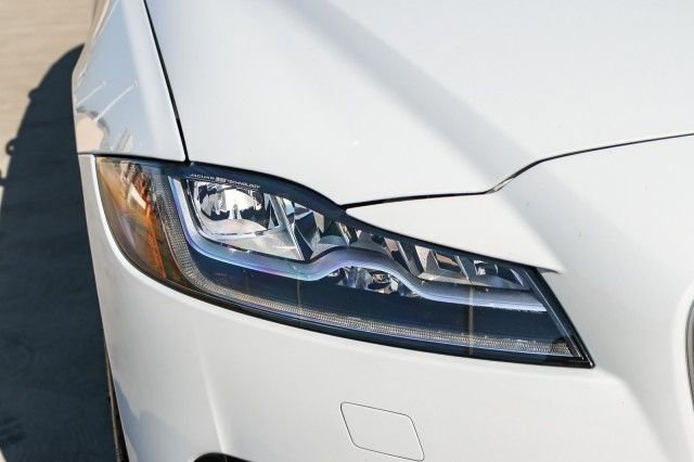 Used 2018 Jaguar XF S image 15