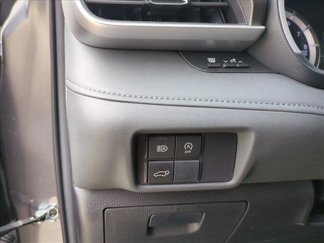 Used 2024 Toyota Highlander XLE FWD image 13