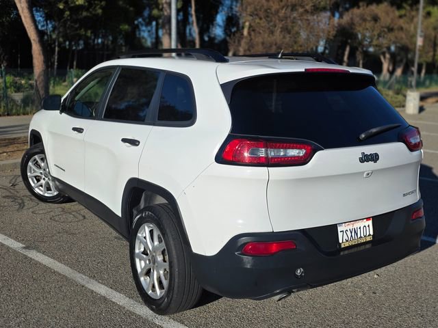 Used 2016 Jeep Cherokee Sport image 10